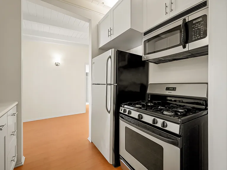 608 San Vicente Blvd — Photo 12