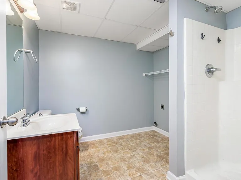 2267 Yeager Dr — Photo 2