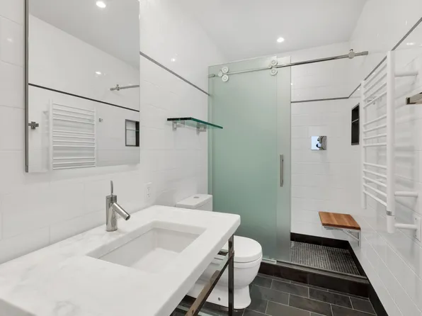 260 West Broadway image 11 of 14