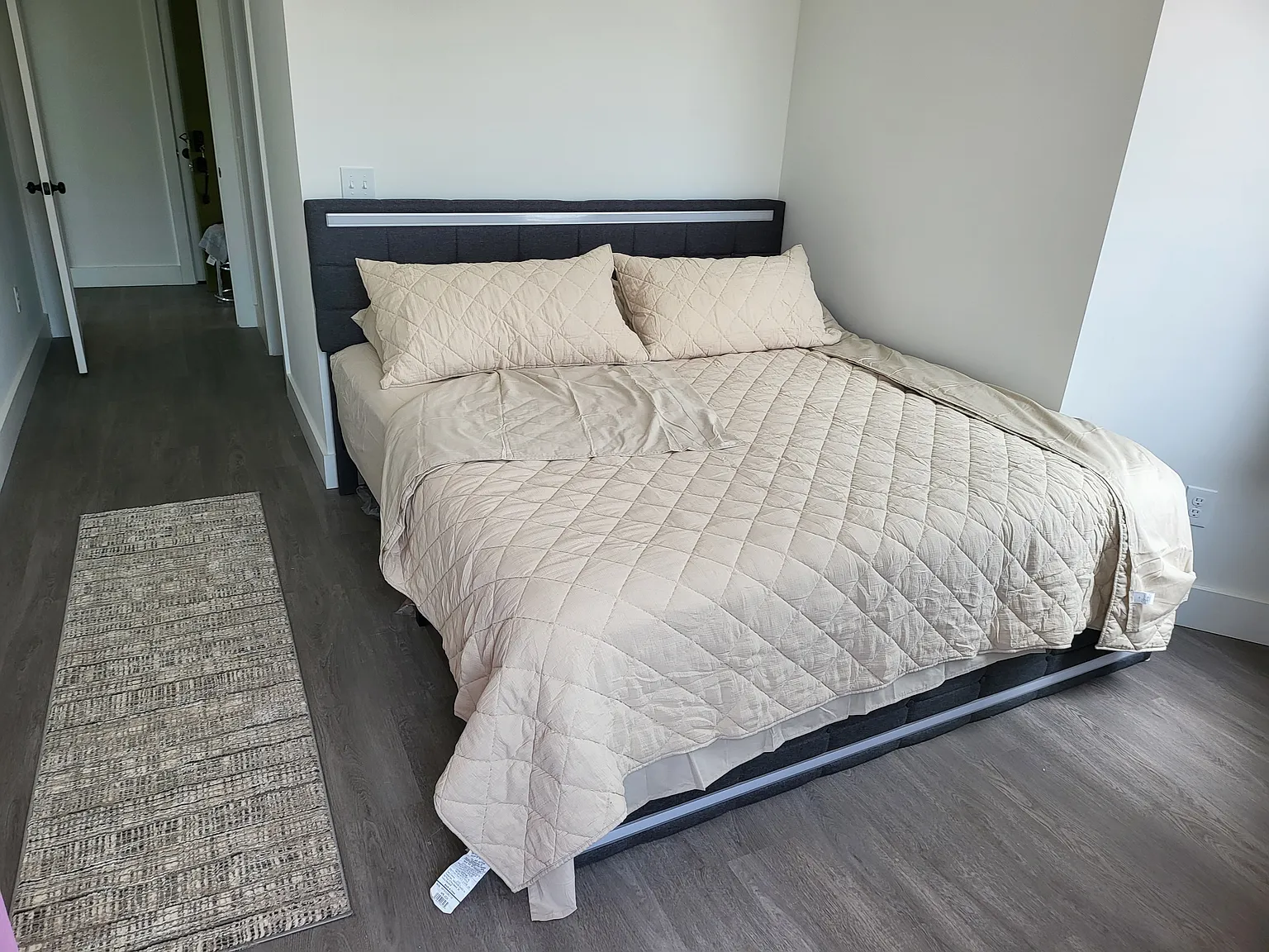 1 bed, 1.5 bath, 850 sqft, $1,800 — Photo 3