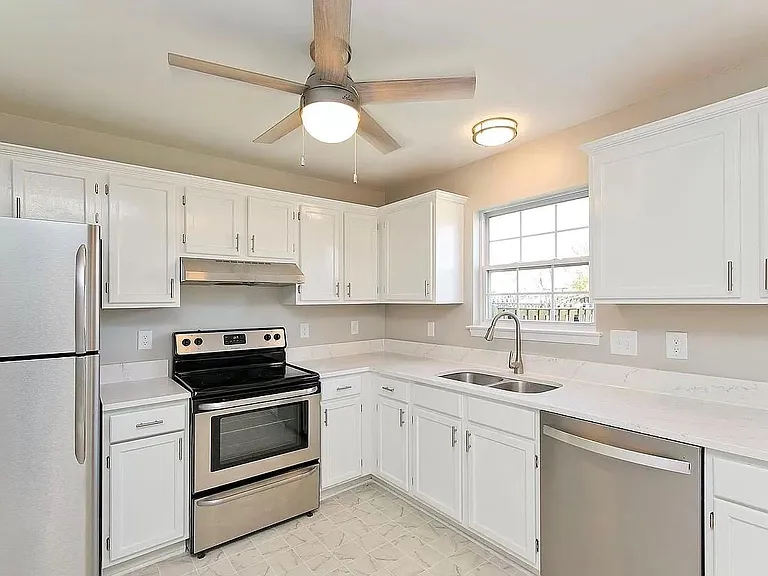 215 Stratford Dr — Photo 11