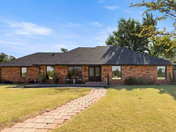 107 Skyline Hills Ave, Perry, OK 73077