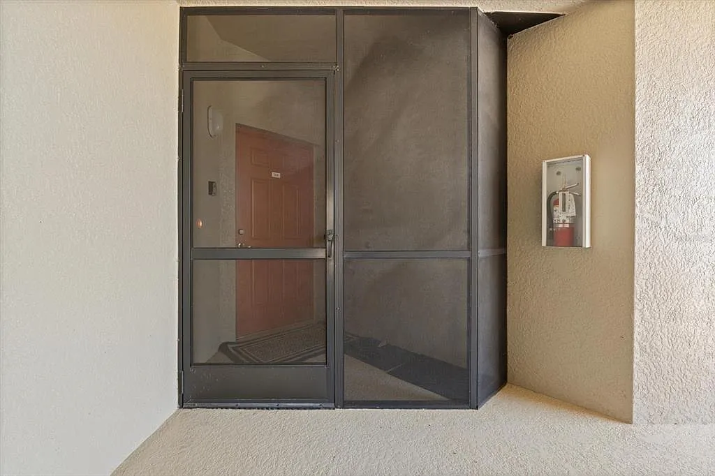 2 bed, 2.0 bath, 1297 sqft, $2,800 — Photo 3