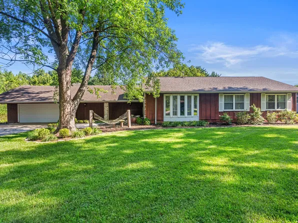 2102 Fogel Rd, Mahomet, IL 61853