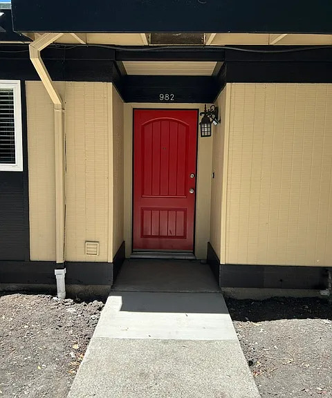 982 Almanor Ct #982 — Photo 10