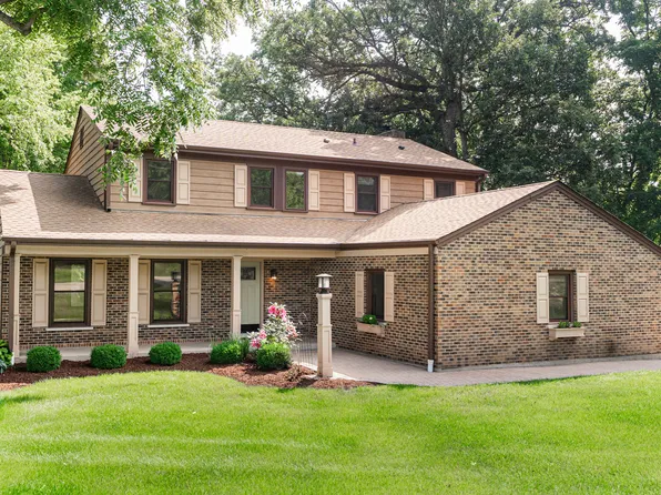 40W630 Winchester Way, St Charles, IL 60175