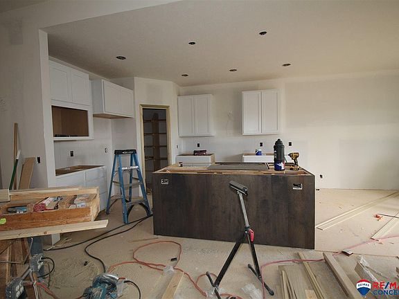 4th image of 7921 S 67th St