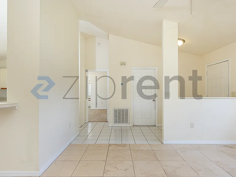 6385 Wien Ln — Photo 3