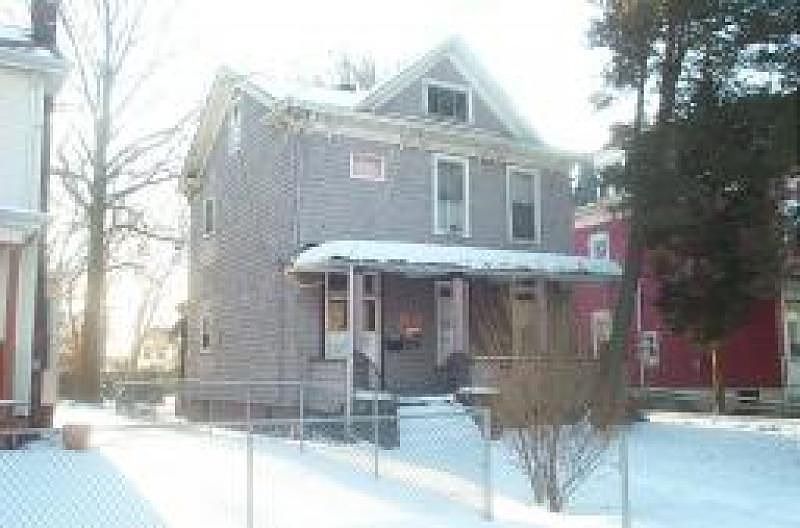 2nd image of 1105 Fulton St