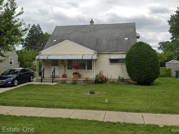 1735 Cardwell St, Garden City, MI 48135