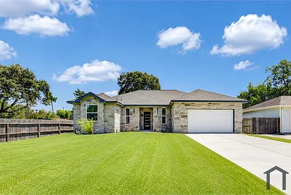3 bed, $2,700 — Photo 2