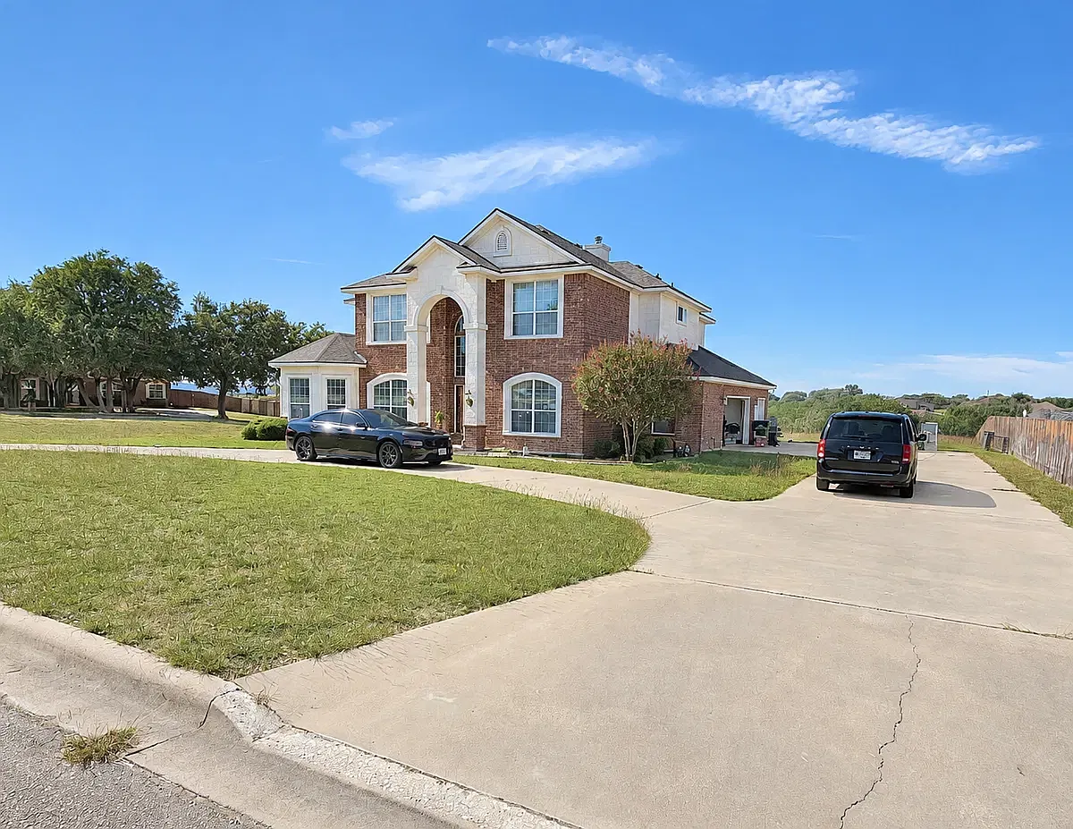 4 bed, 3383 sqft, $2,800 — Photo 4