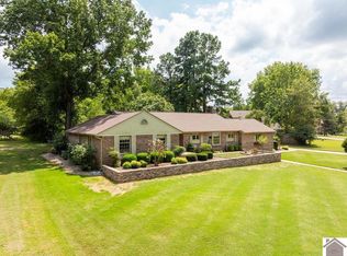 2017 Gatesborough Cir, Murray, KY 42071