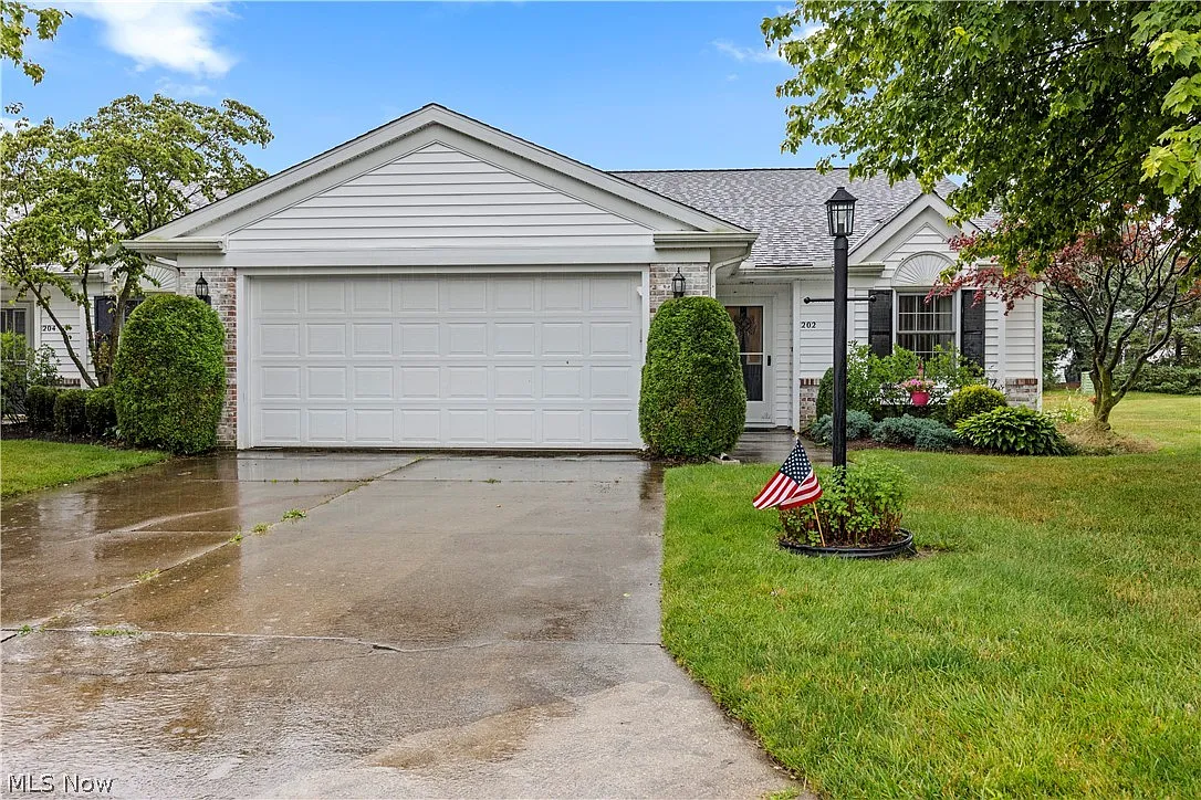 202 Lisa Ann Dr photo 1