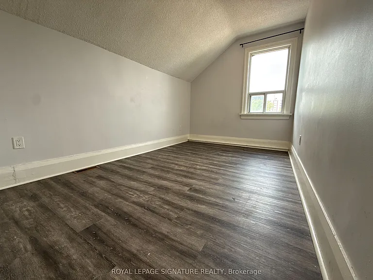 81 Coulter Ave — Photo 4