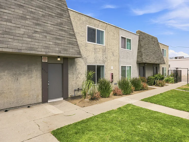 6329 Hummingbird St — Photo 10
