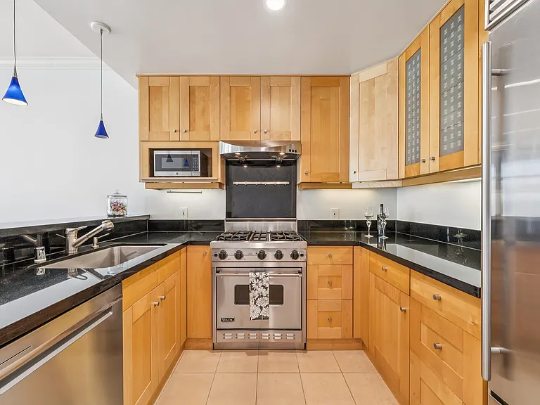 1921 Jefferson St #207 — Photo 5