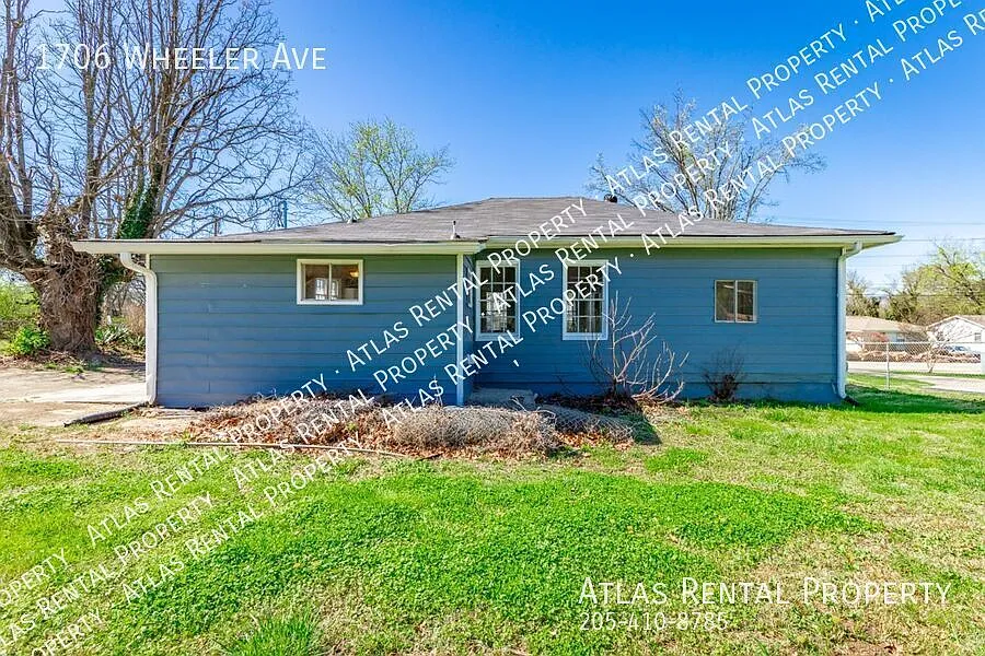 Now Accepting Section 8! 3BR/1BA Beauty- Won't last long — Photo 3