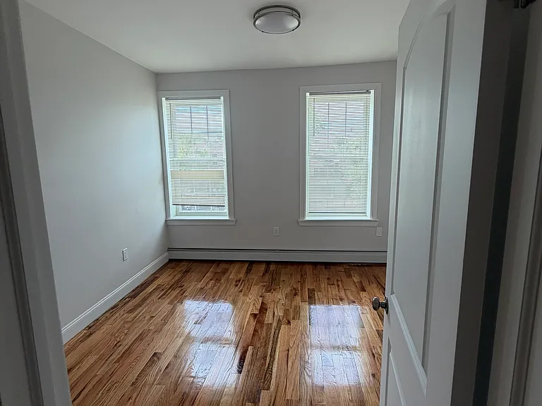 2886 Randall Ave #2 — Photo 4