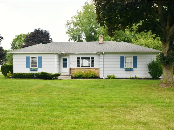 70 Highledge Dr, Penfield, NY 14526