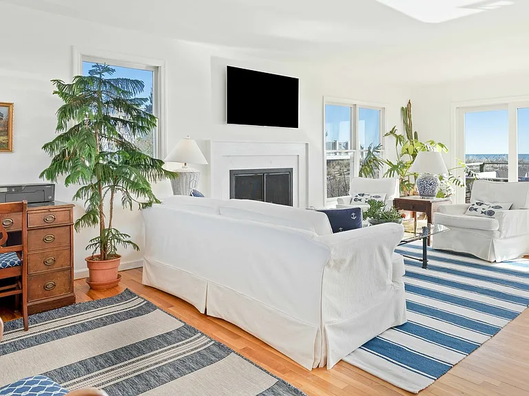 1335 Flying Point Rd — Photo 5