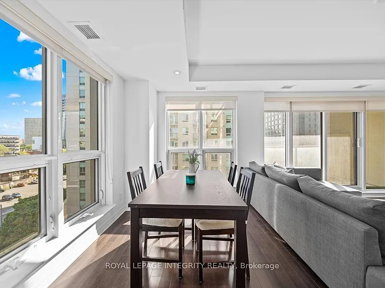 242 Rideau St #909 — Photo 8