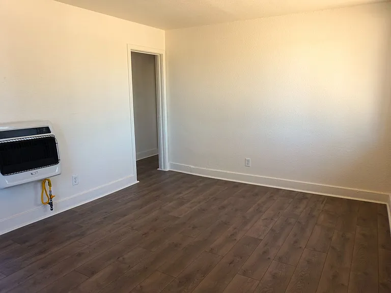 565 Graham Dr — Photo 4