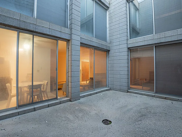 3055 N Oakland Ave — Photo 14