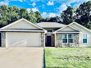 307 Division St, Knob Noster, MO 65336