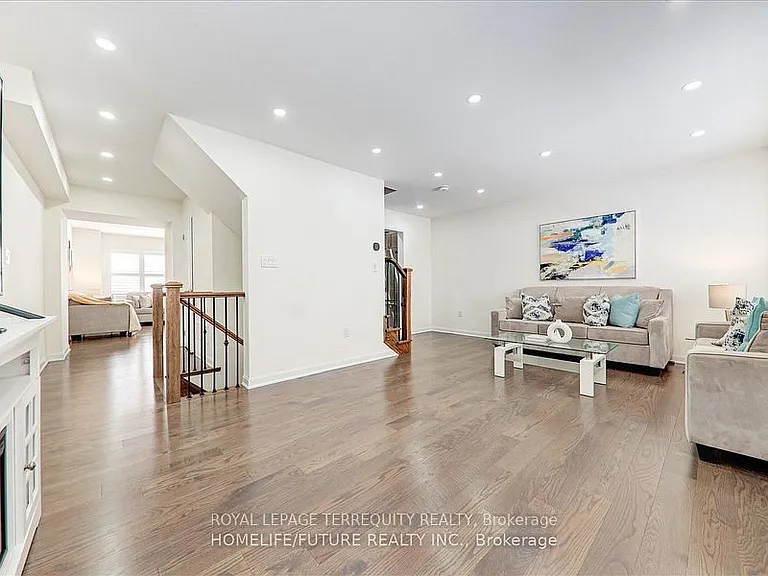 2412 Fall Harvest Cres — Photo 12