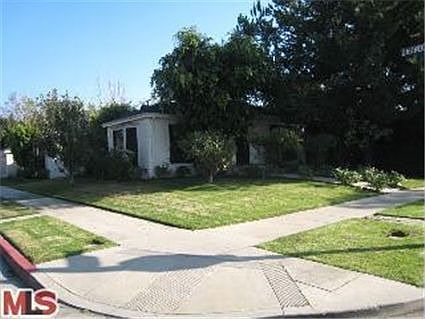 4th image of 8450 Oakwood Ave