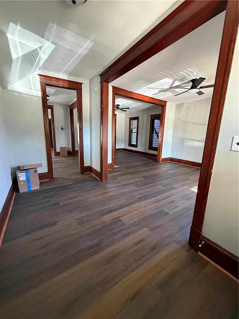 2 bed, 1.0 bath, 2846 sqft, $1,400 — Photo 2