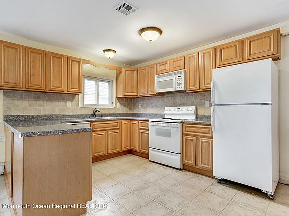 5th image of 834 Jamaica Blvd