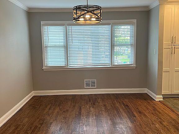 4th image of 6 Tulip Ln