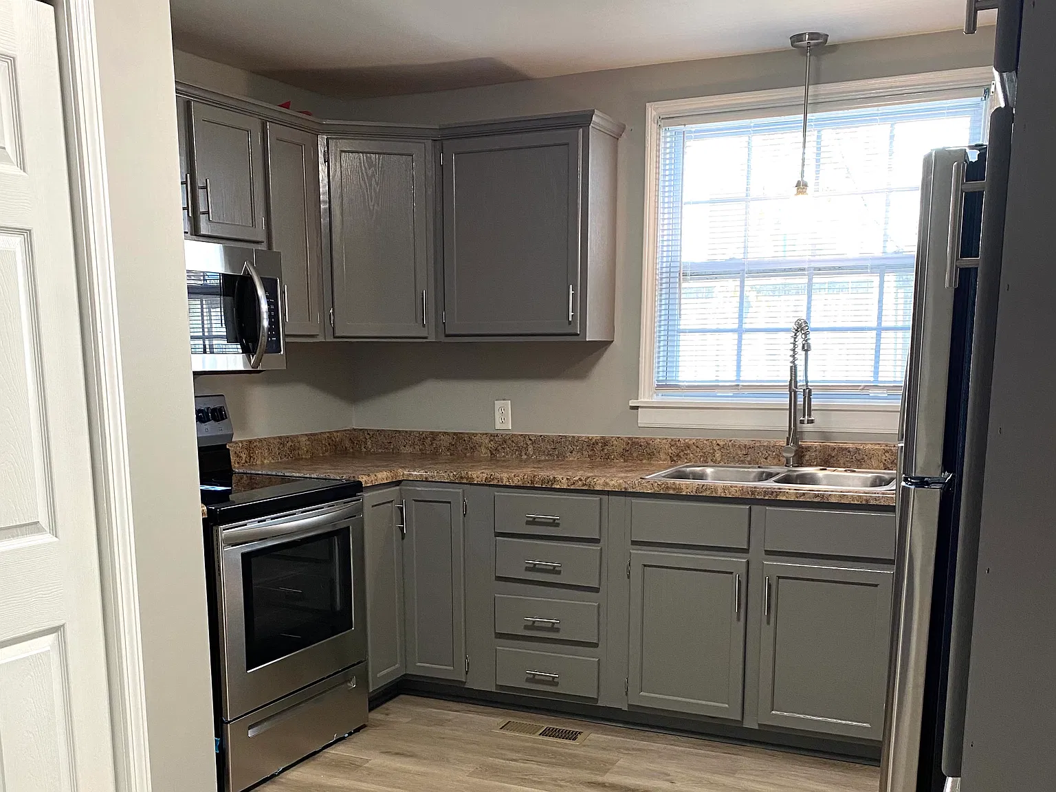 3 bed, 1094 sqft, $1,850 — Photo 3