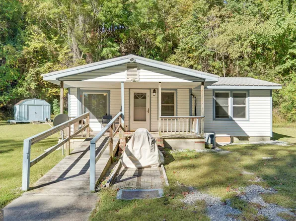 1752 Rock Quarry Cir, Toccoa, GA 30577