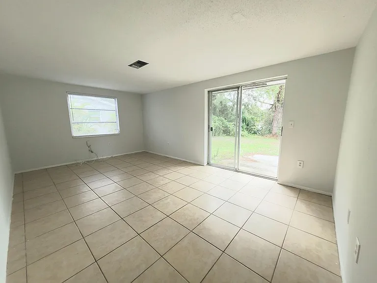 6916 Brentford Rd — Photo 5
