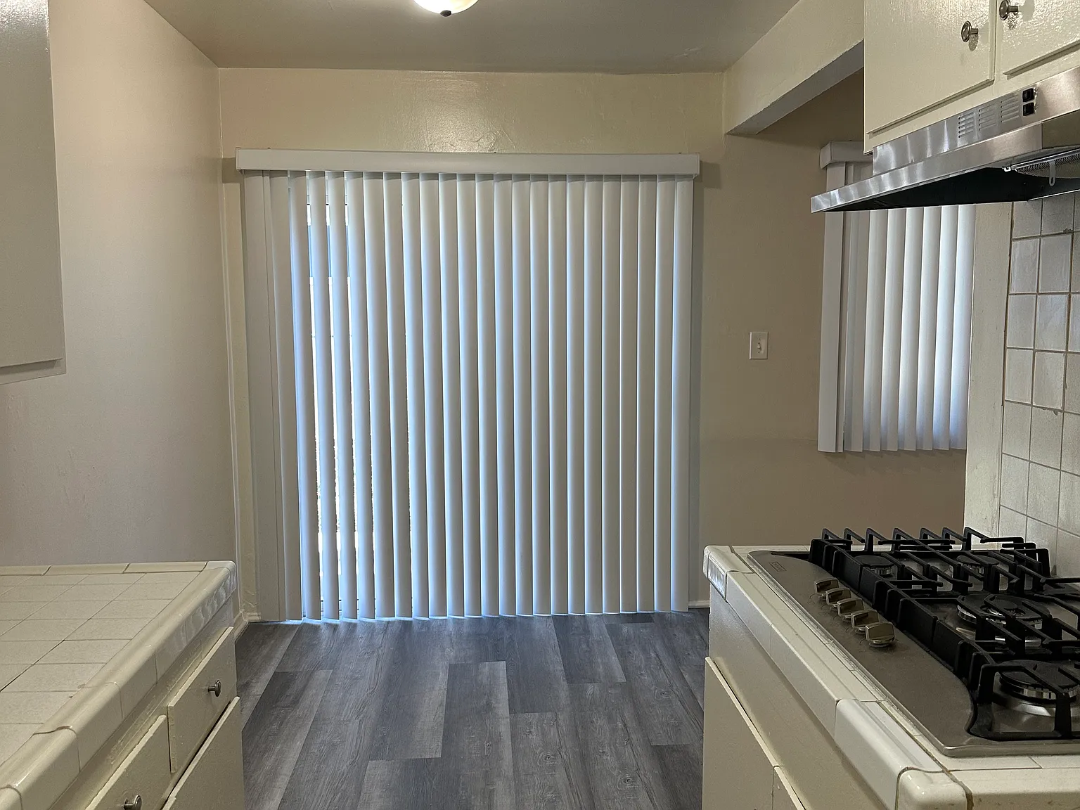 2 bed, 1000 sqft, $2,640 — Photo 3