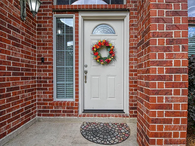 25923 Marshbrook Ln — Photo 3