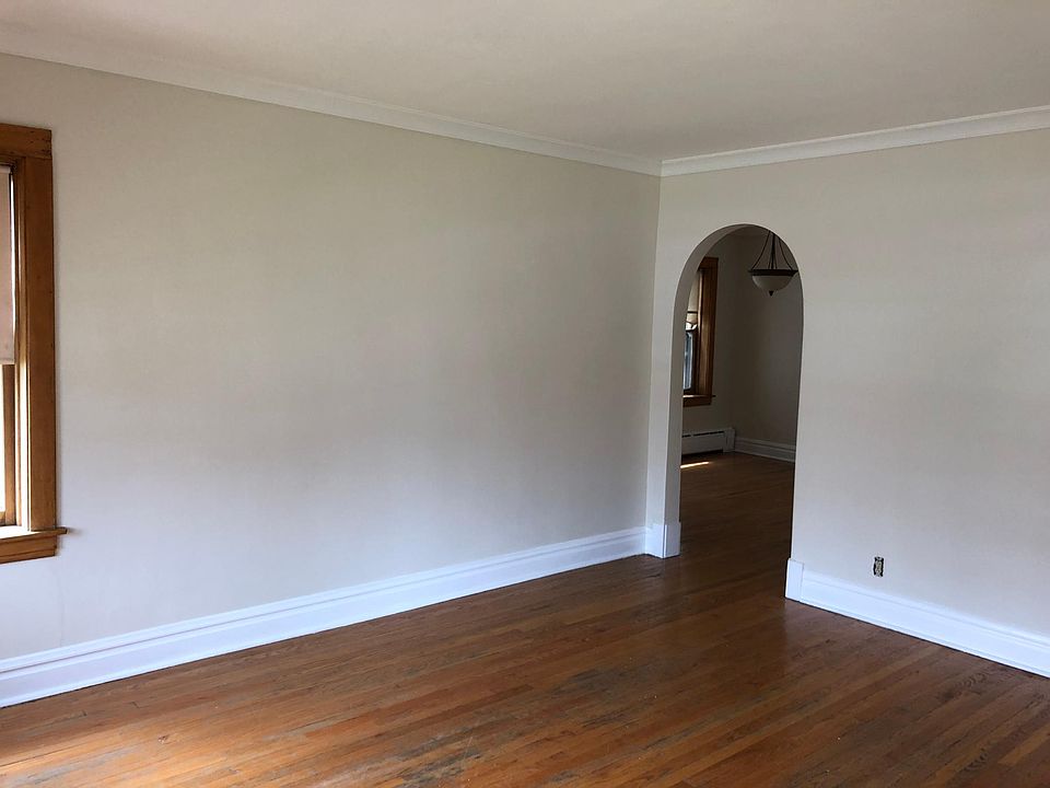 1st image of 1830 Clarence Avenue # Ist Floor