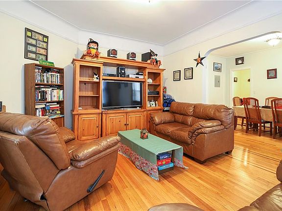 4th image of 337 E 238th St