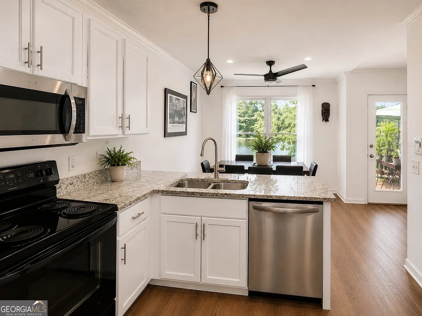 3 bed, 2.5 bath, 2548 sqft, $1,850 — Photo 3