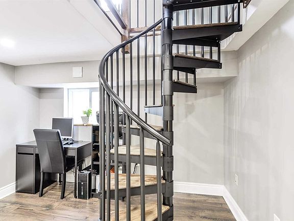 2nd image of 39 Guelph St