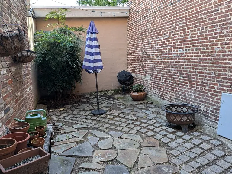 635 G St SE #B — Photo 8