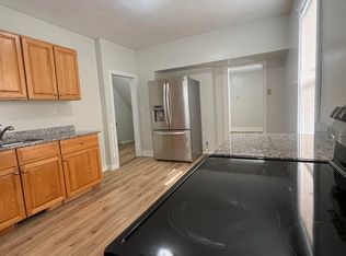 97 4th St #2, Lowell, MA 01850