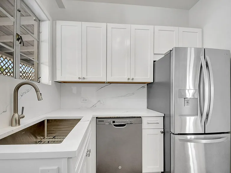 218 Worth Ave — Photo 10
