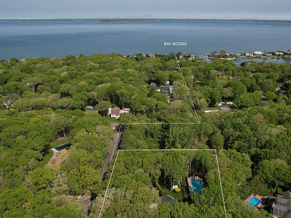 1st image of 16 Peconic Hills Dr