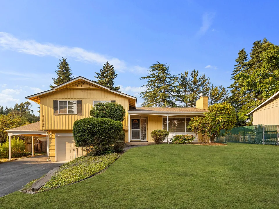 11018 SE 9th St