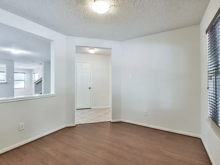 29315 Hickory Terrace Dr — Photo 12