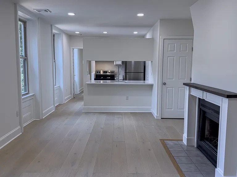 1703 Green St #5 — Photo 2